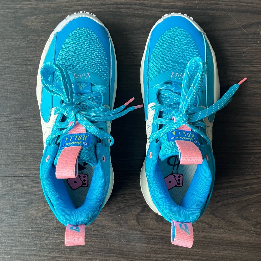 Adidas Sneakers